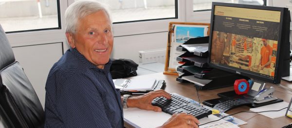 Vertriebsmitarbeiter Herr Rothmeier, seit 47 Jahren im Team.